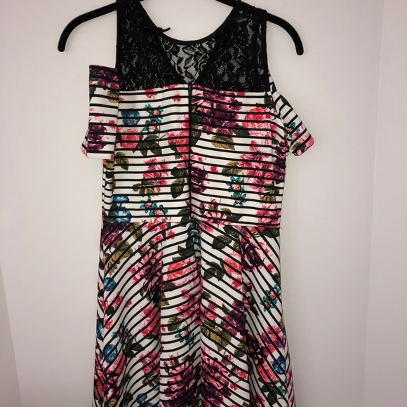 Floral, A-line, lace hater neck dress - Picture 3 of 5